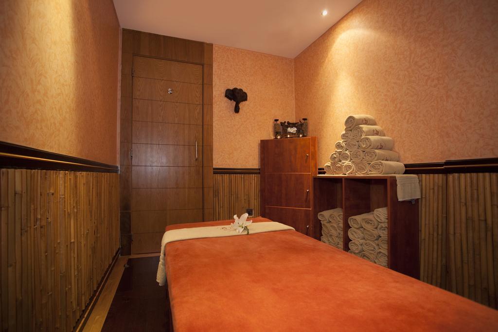 Social Hotel Дубай Екстериор снимка