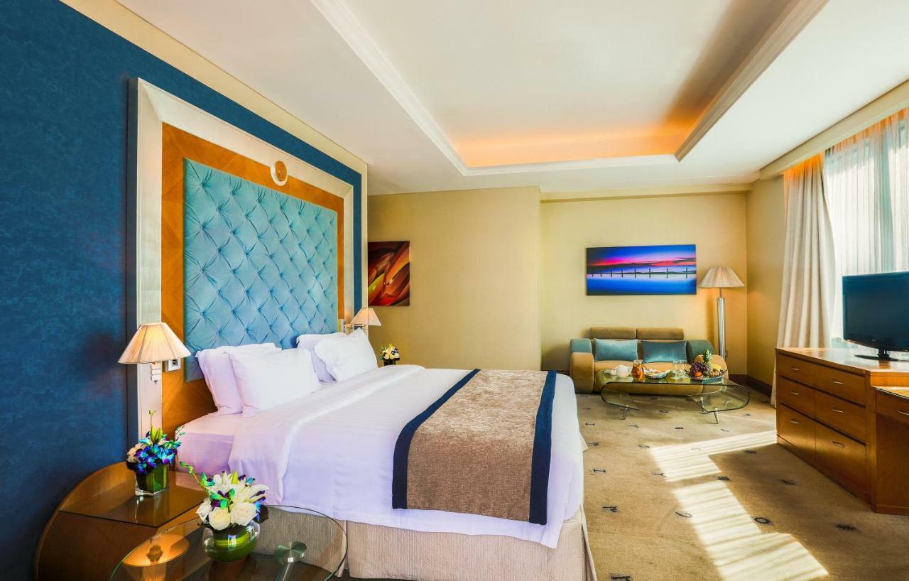 Social Hotel Дубай Екстериор снимка